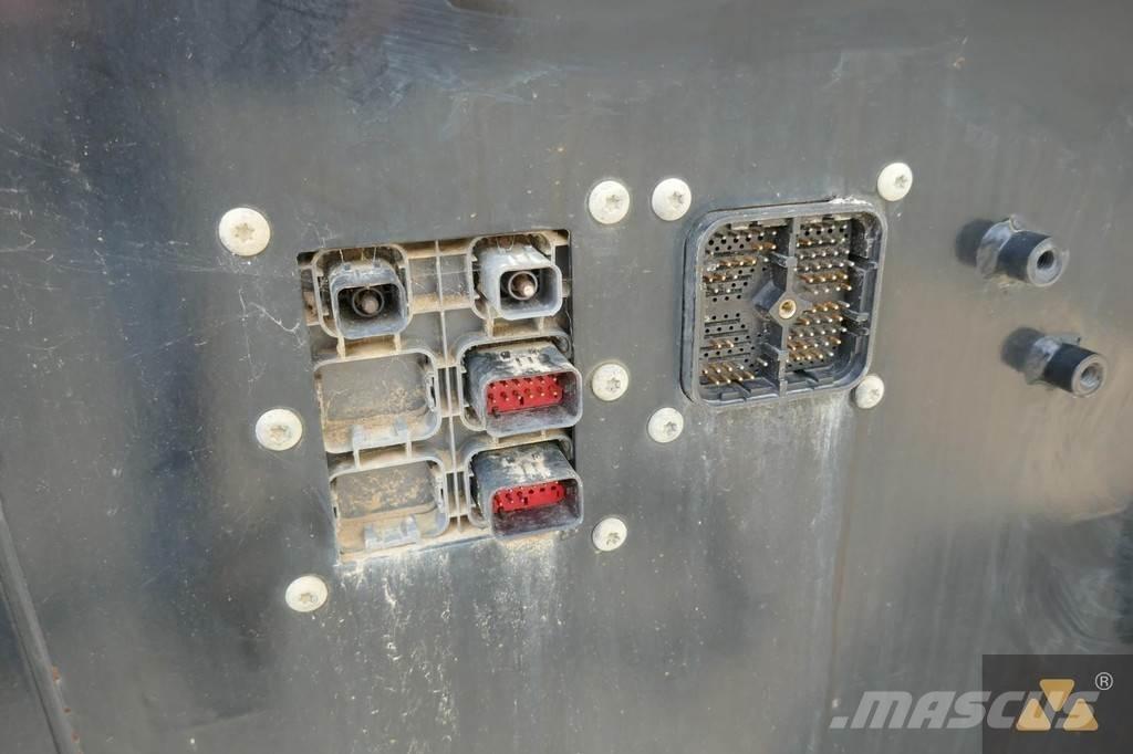 CAT 352F Cab Cabines