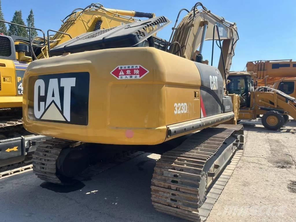 CAT 323 D L Pelle sur chenilles