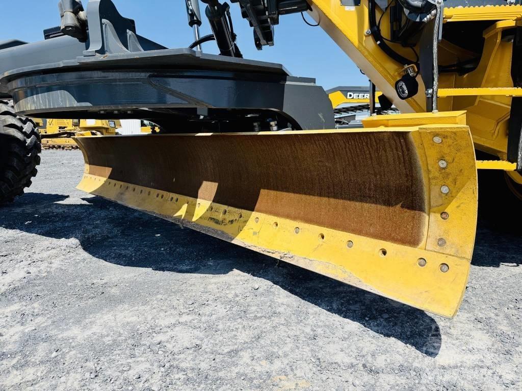 DEERE 672G Niveleuse