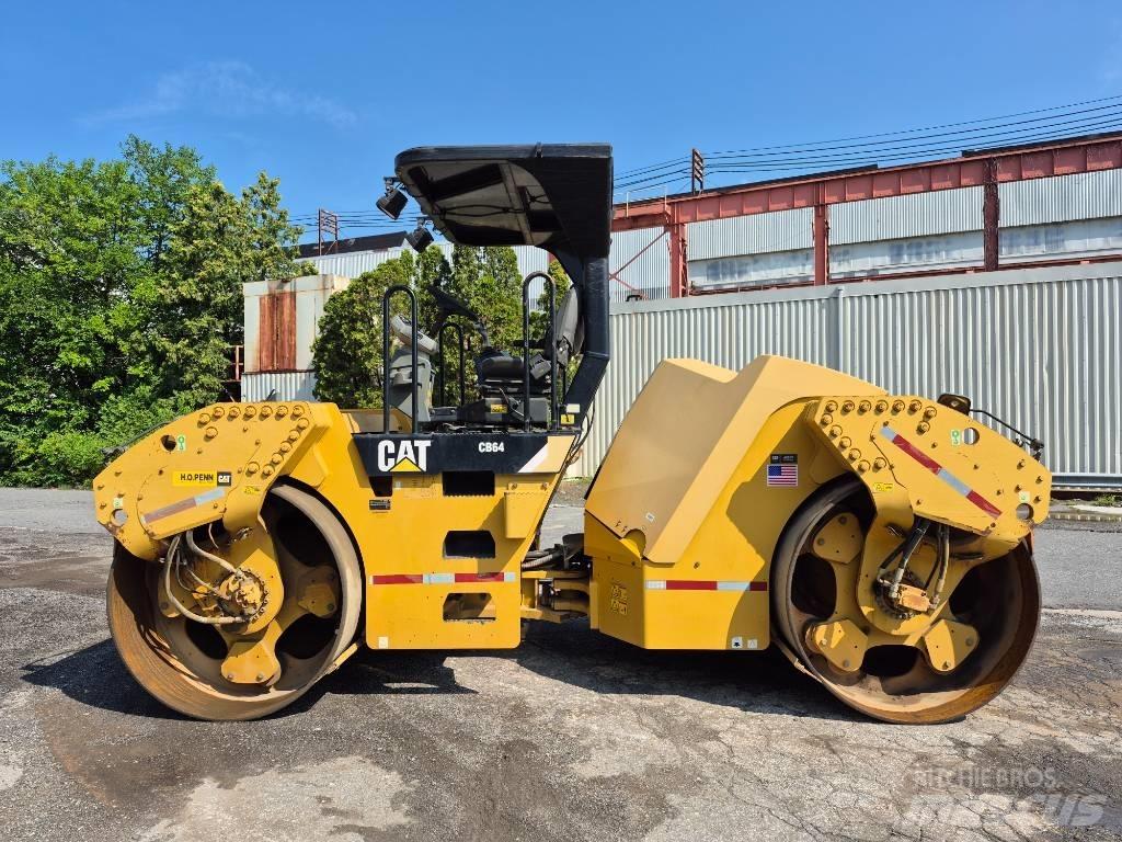 CAT CB 64 Rouleaux tandem