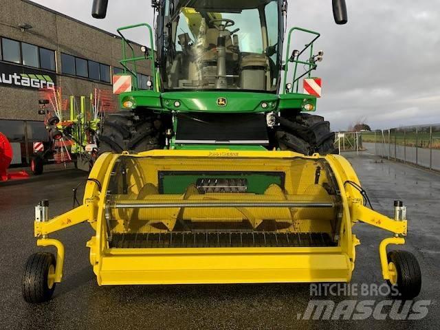 John Deere 8200 i Ensileuse automotrice