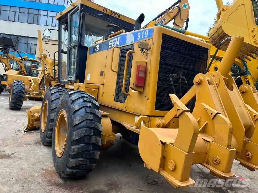SEM 919 Niveleuse