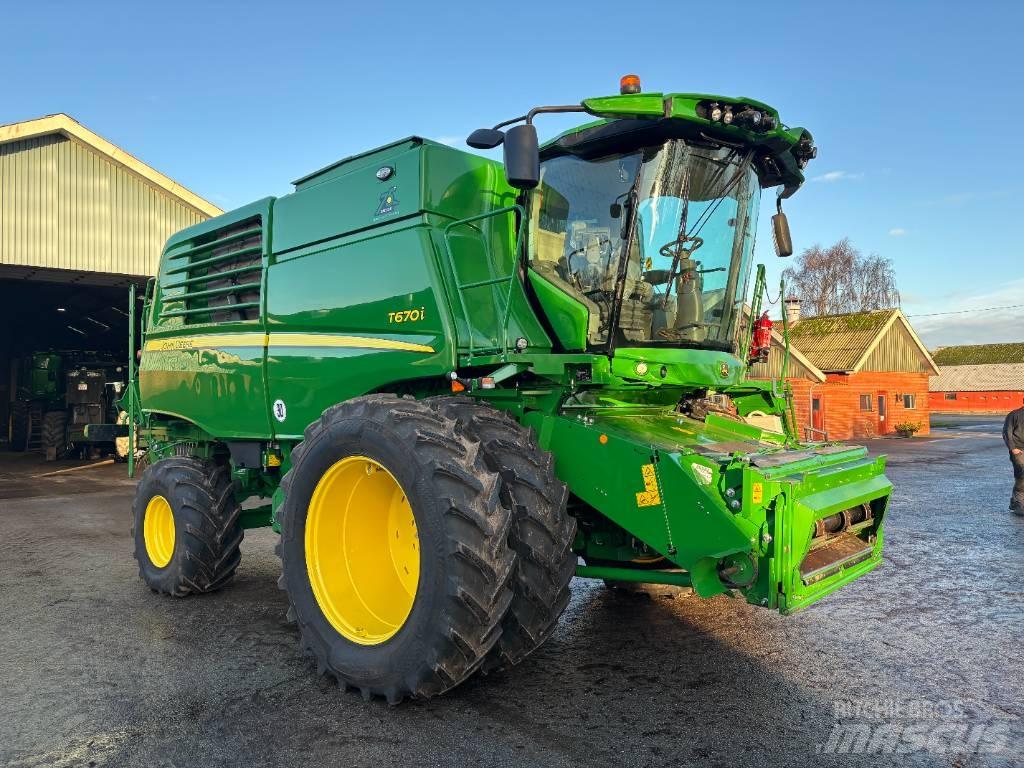 John Deere T670I 4WD Moissonneuse batteuse