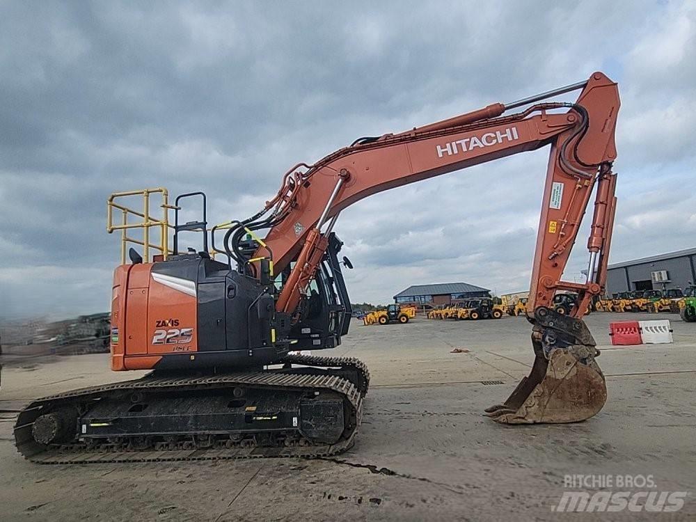 Hitachi ZX225USLC-7 Pelle sur chenilles