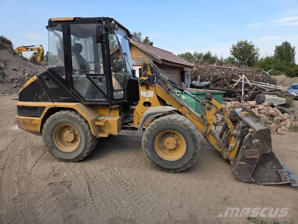 CAT 906 Chargeuse sur pneus