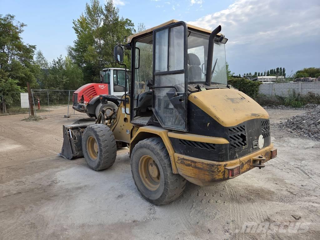 CAT 906 Chargeuse sur pneus