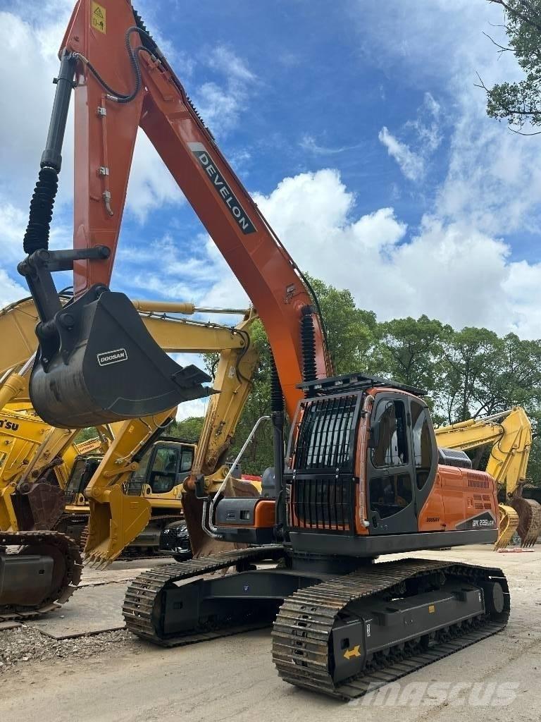 Develon DX 225 LCA Mini pelle 7t-12t