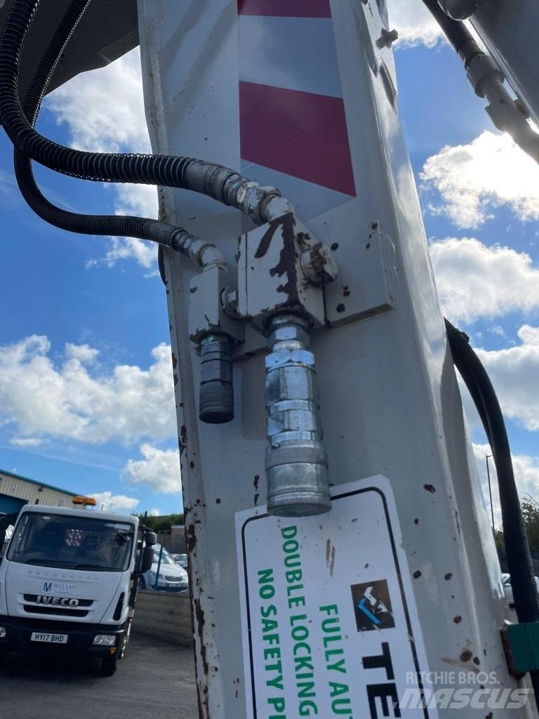 Takeuchi TB295W Pelle sur pneus