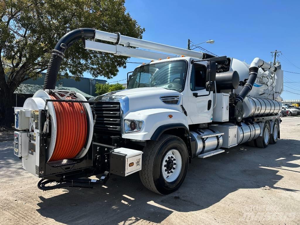 Freightliner 114 SD Camion aspirateur, Hydrocureur