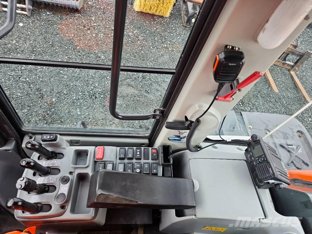 Hitachi ZW 180-6 Chargeuse sur pneus