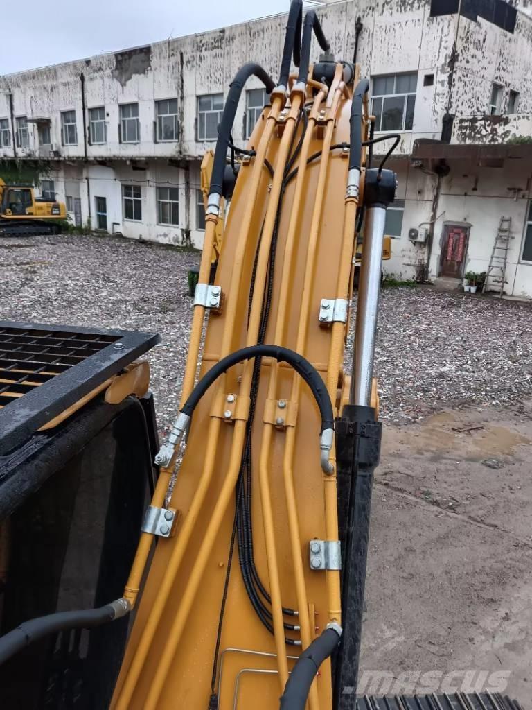CAT 324 D L Pelle sur chenilles