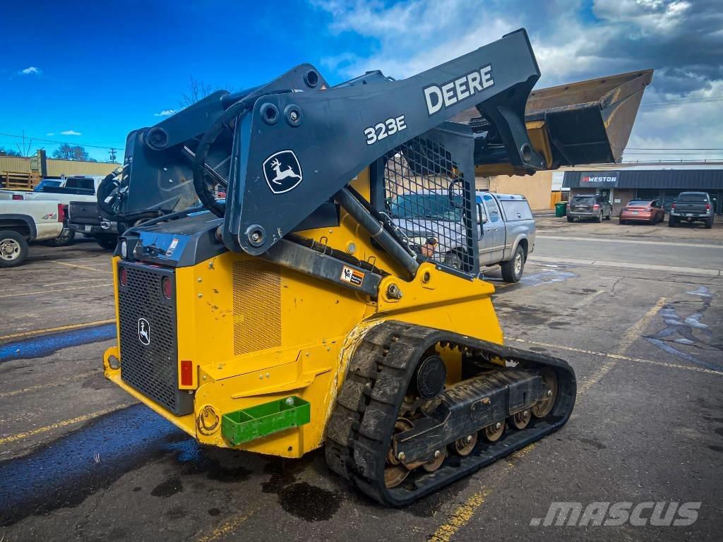 John Deere 323 E Chargeuse compacte