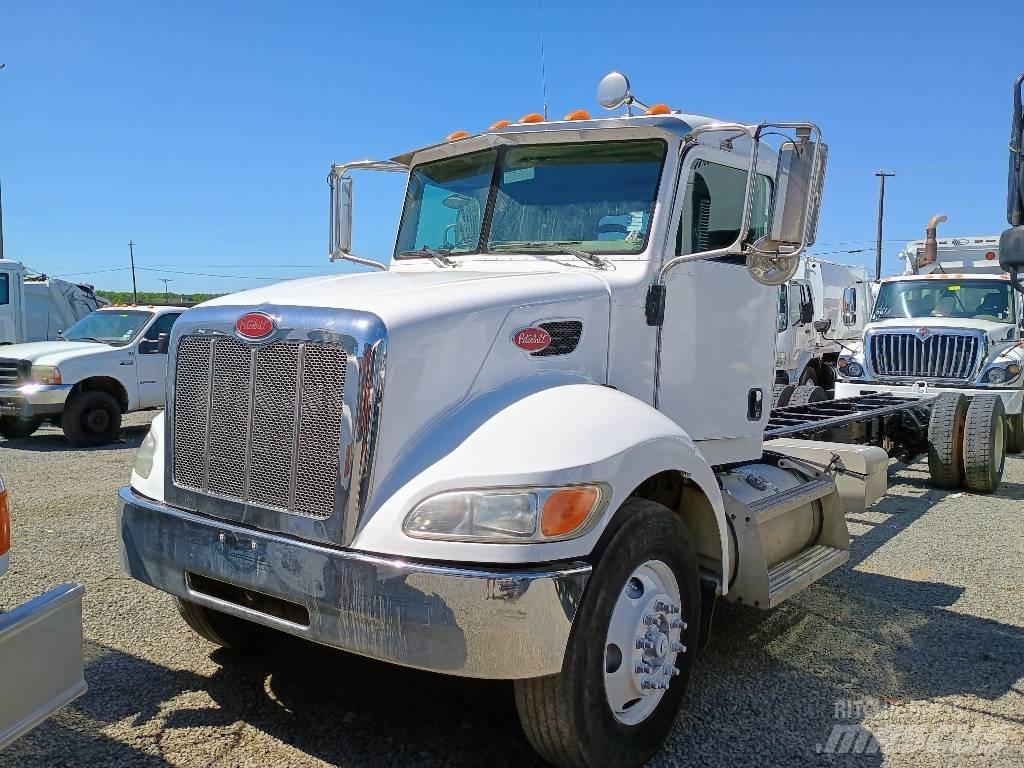 Peterbilt 335 Camion poubelle