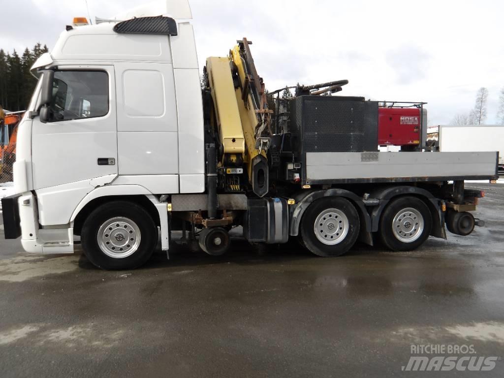 Volvo FH 13 6x2 Camion plateau ridelle avec grue