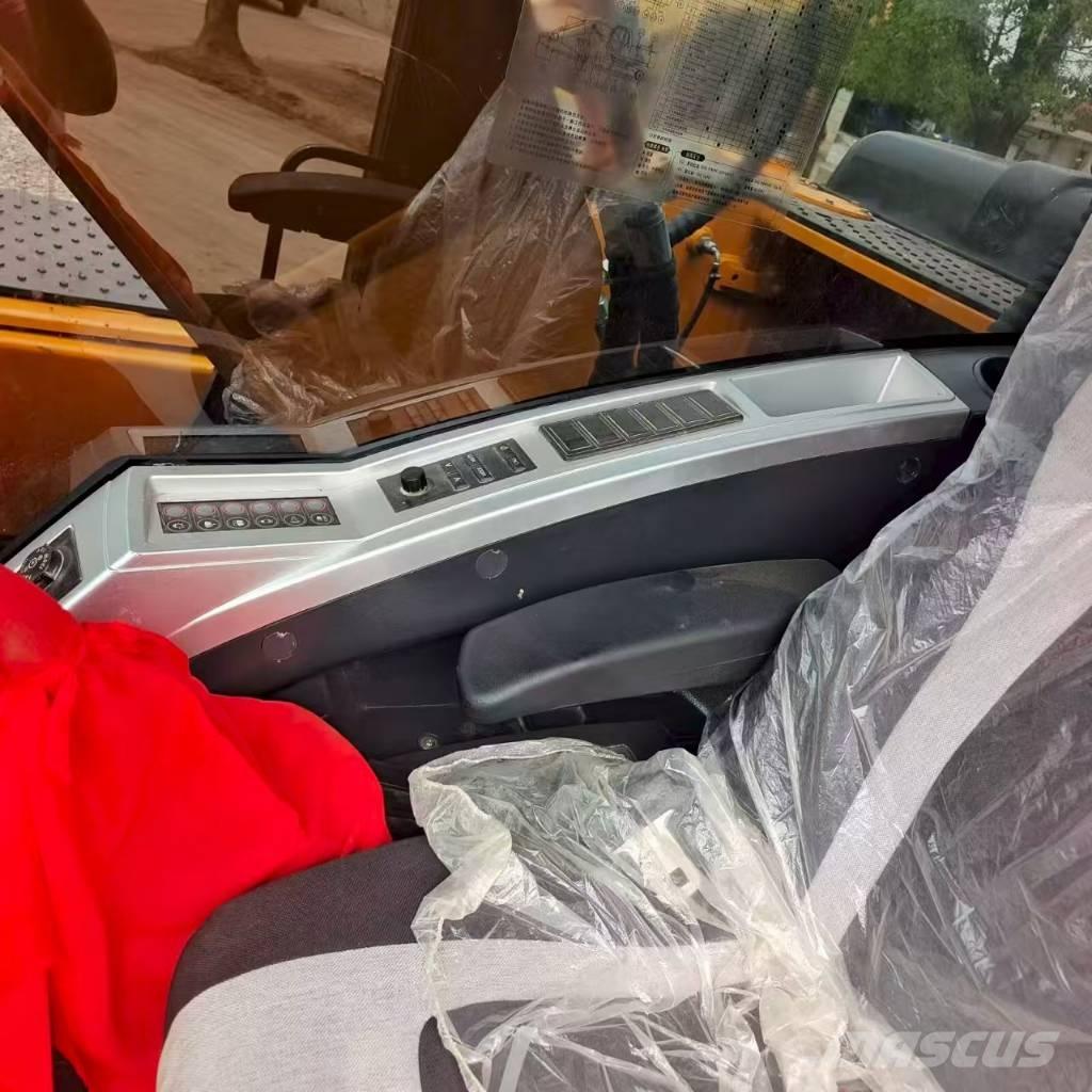 Hyundai 220LC-9S Pelle sur chenilles