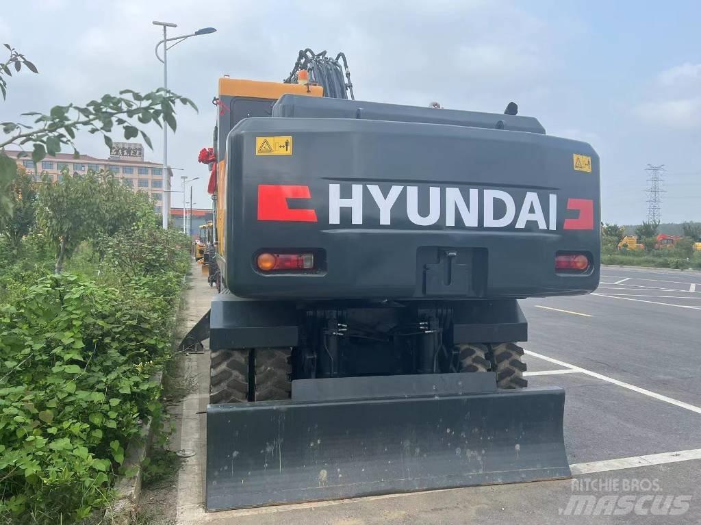 Hyundai 210WVS Pelle sur pneus