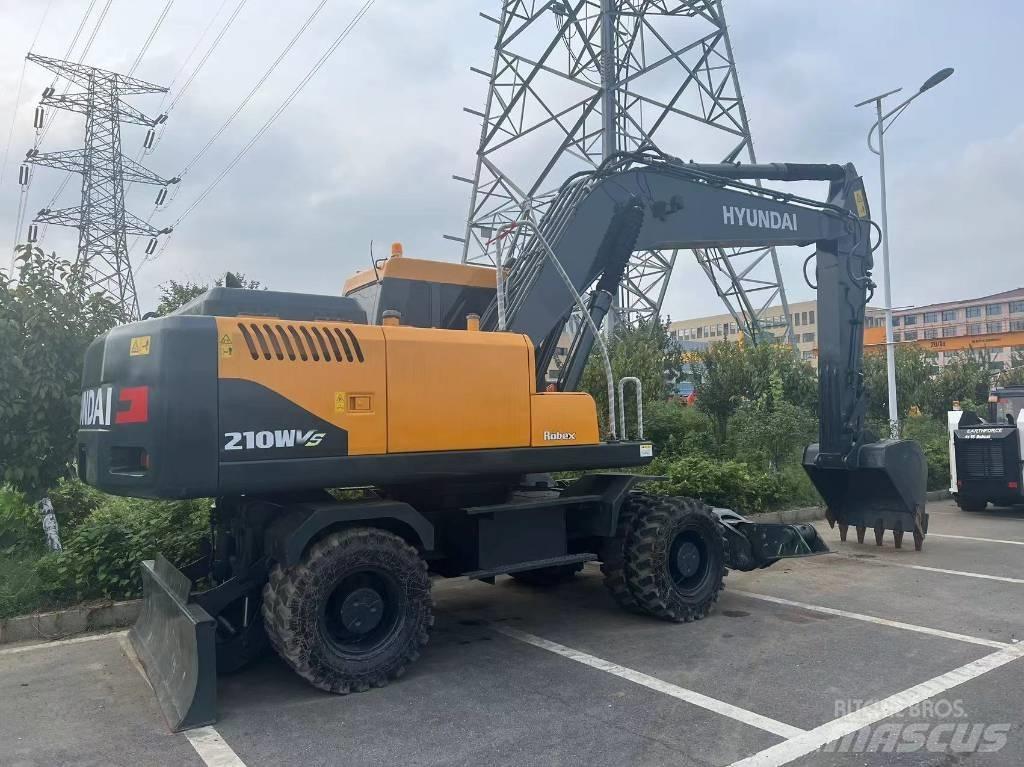 Hyundai 210WVS Pelle sur pneus