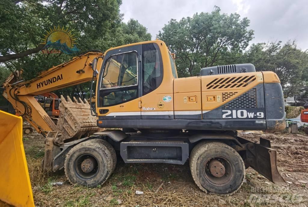 Hyundai R210W-9 Pelle sur pneus