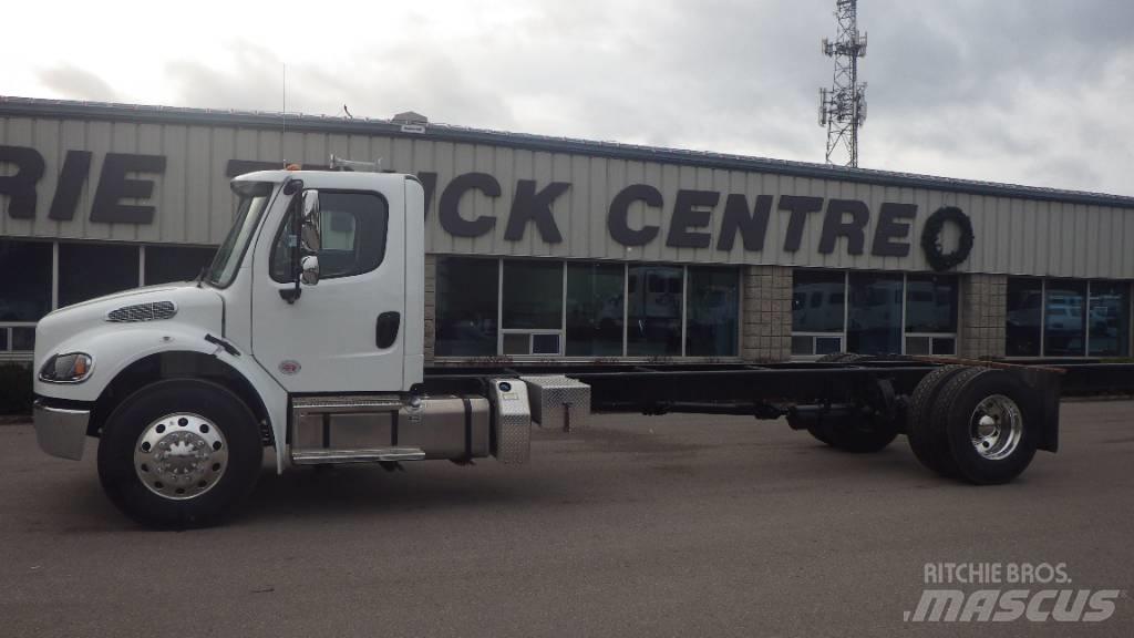 Freightliner M2 106 Châssis cabine