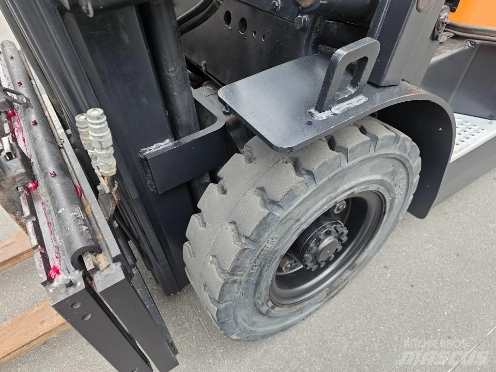 Doosan D 25 G Chariots diesel