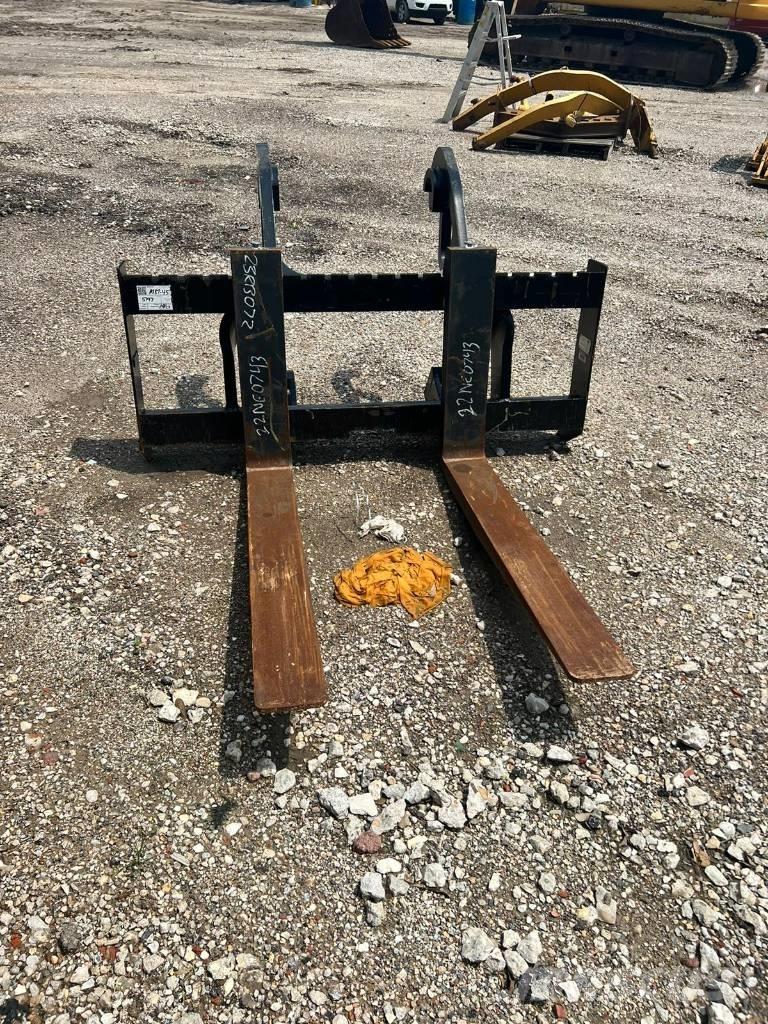 CAT Forks Chargeuse sur pneus