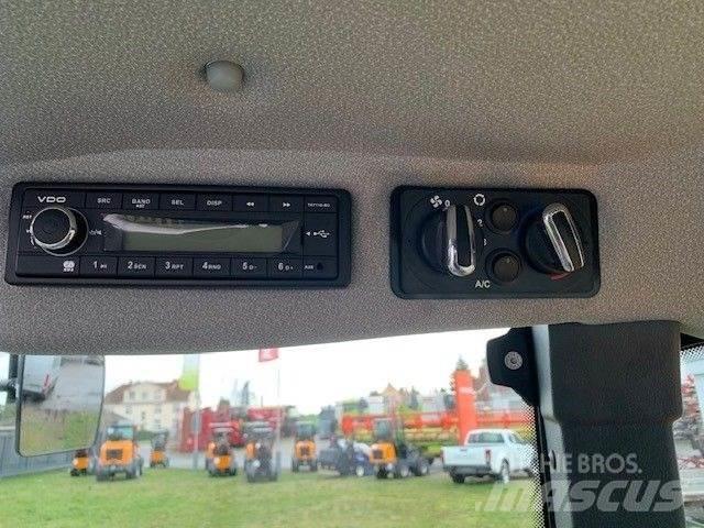 GiANT G5000 Tele Chargeuse sur pneus