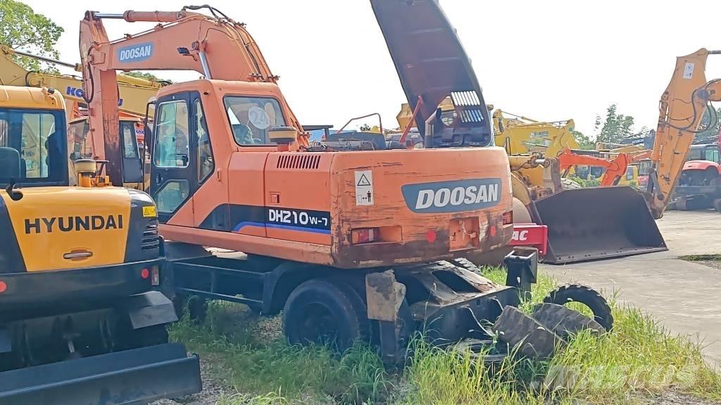 Doosan DH 210 W-7 Pelle sur pneus