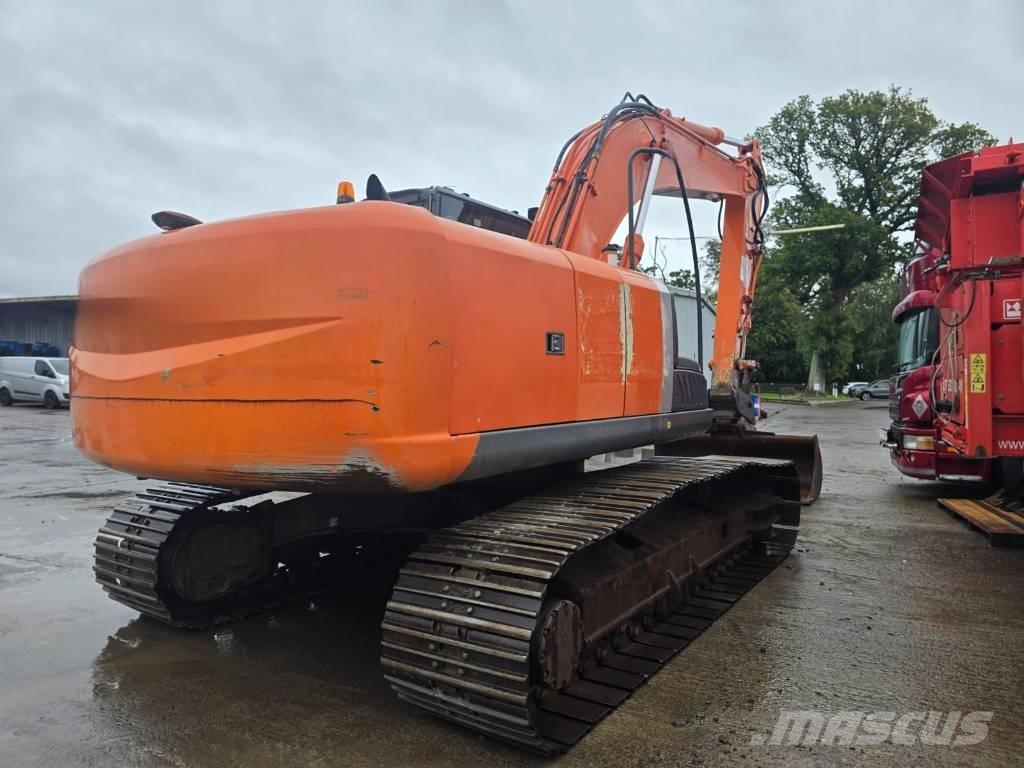 Hitachi ZX 210 Pelle sur chenilles