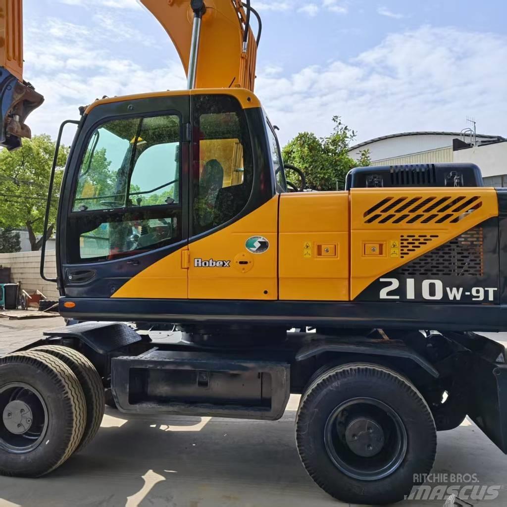 Hyundai 210w-9 Pelle sur pneus