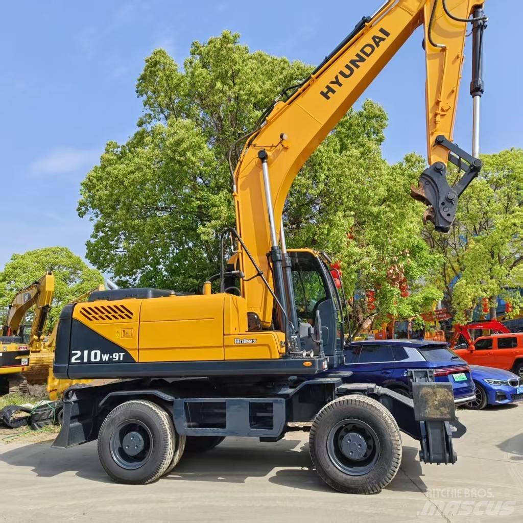 Hyundai 210w-9 Pelle sur pneus