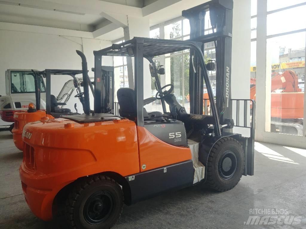 Doosan D55 SC-5 Chariots diesel