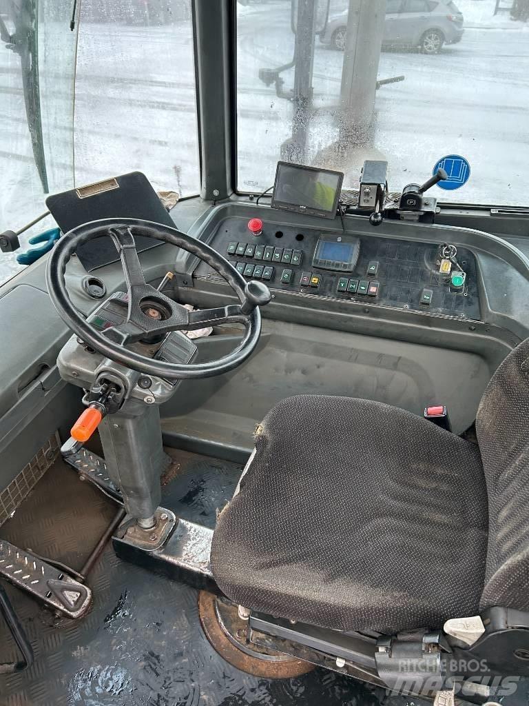 Kalmar TR618i Tracteur de manœuvre