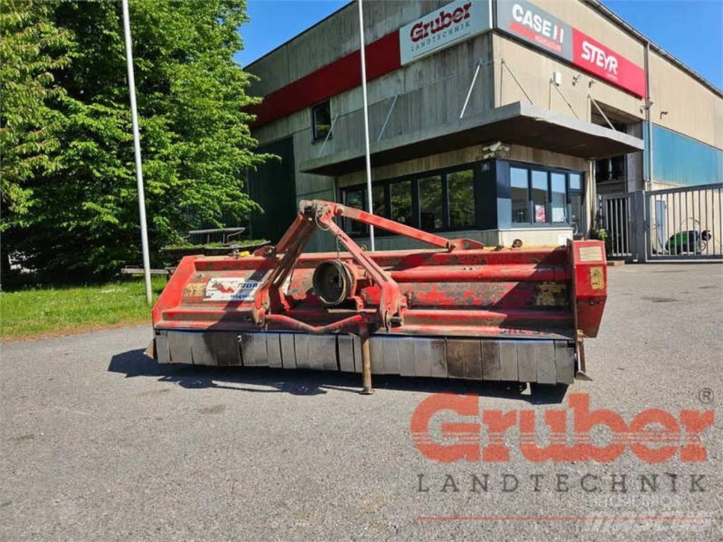  Mörba-Baumann 3000 Broyeur / Gyrobroyeur / Epareuse