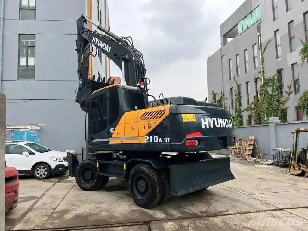 Hyundai R210W-9 Pelle sur pneus