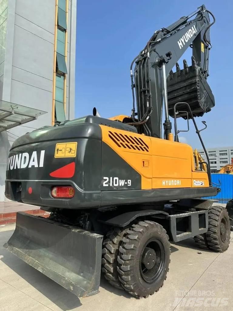 Hyundai R210W-9 Pelle sur pneus