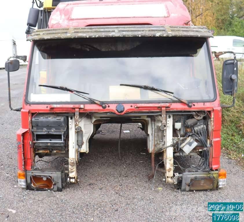 Scania P 82 M Cabines