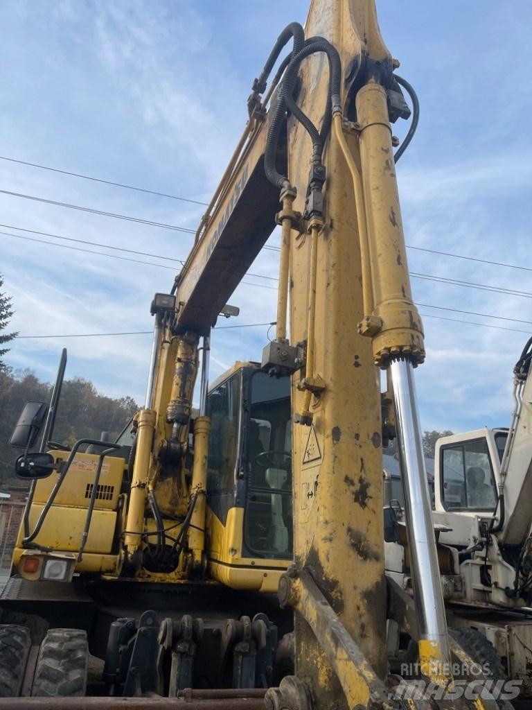 Komatsu PW 130-7K Pelle sur pneus
