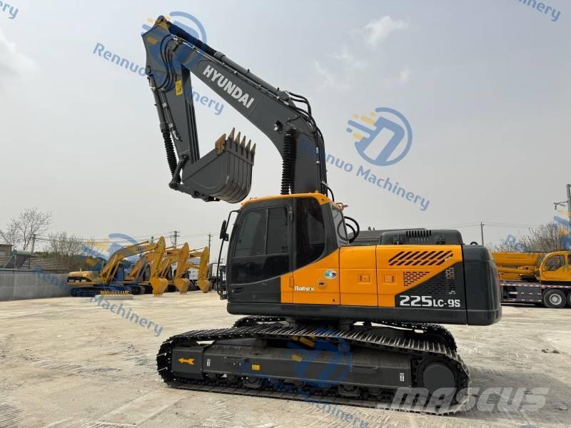 Hyundai 225 LC-9S Pelle sur chenilles