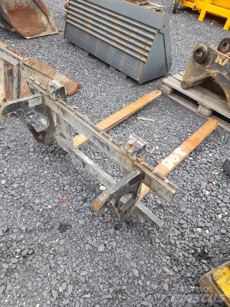 CAT 908M Chargeuse sur pneus