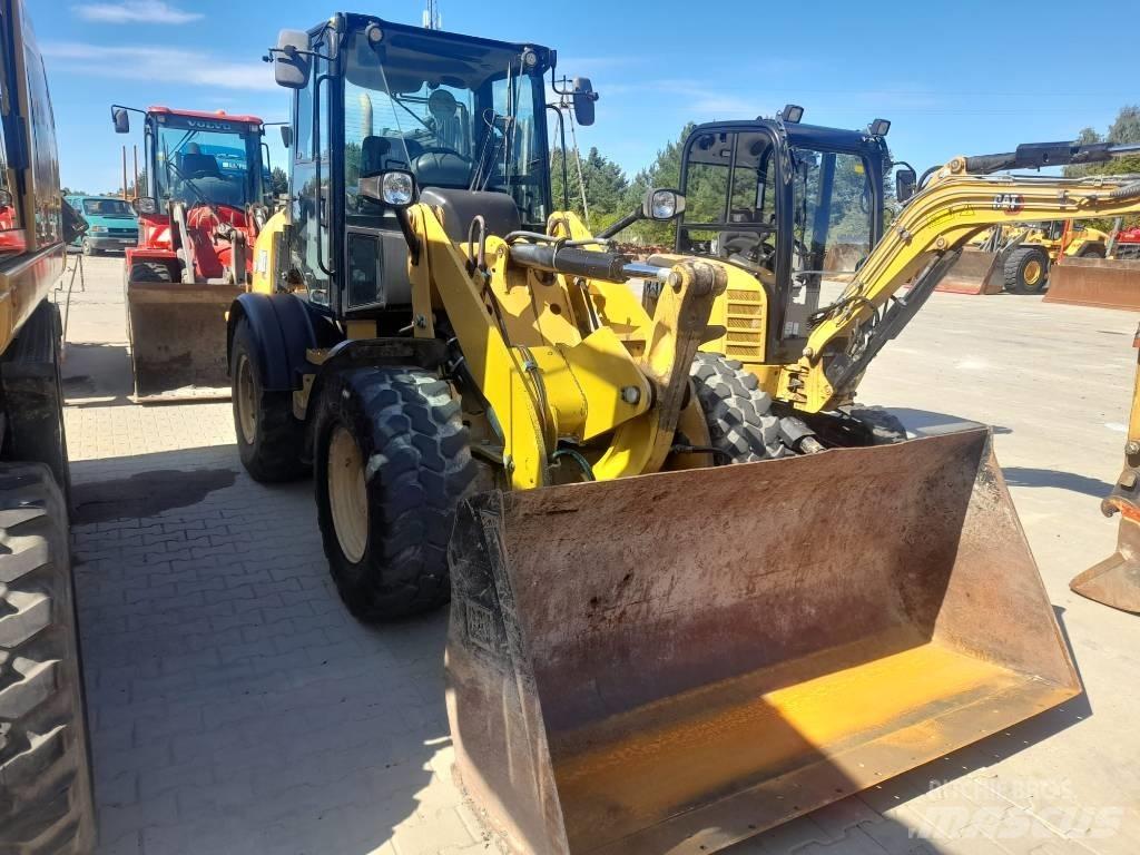 CAT 908M Chargeuse sur pneus