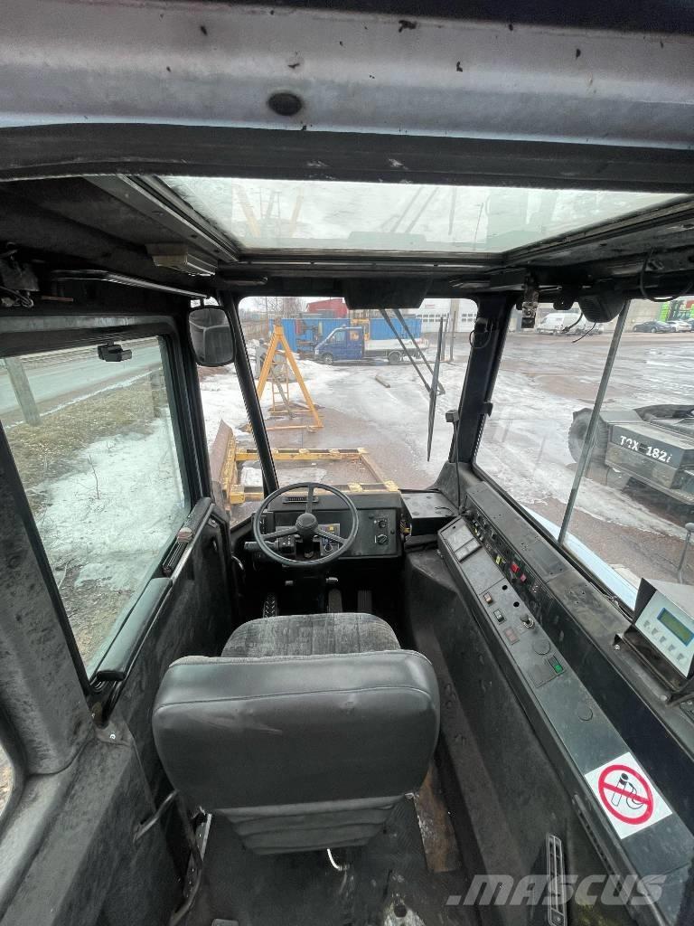 Sisu TRX181 Tracteur de manœuvre