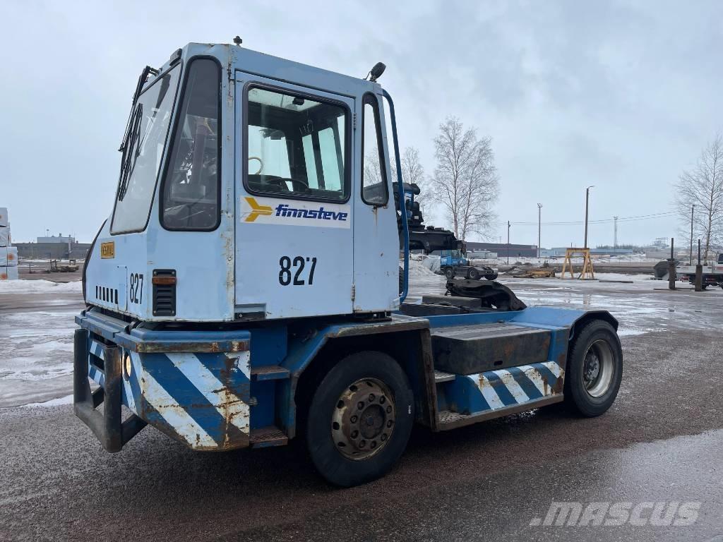 Sisu TRX181 Tracteur de manœuvre