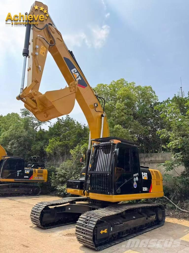 CAT 323D2L Pelle sur chenilles