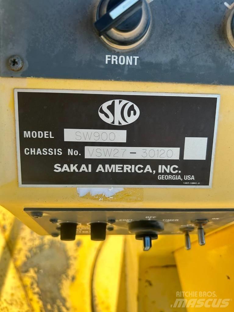 Sakai SW 900 Rouleaux à pneumatiques