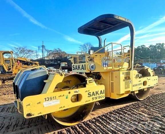 Sakai SW 900 Rouleaux à pneumatiques