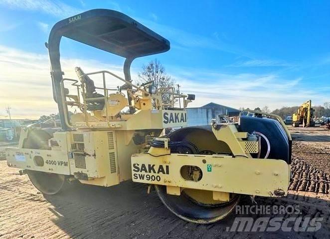 Sakai SW 900 Rouleaux à pneumatiques