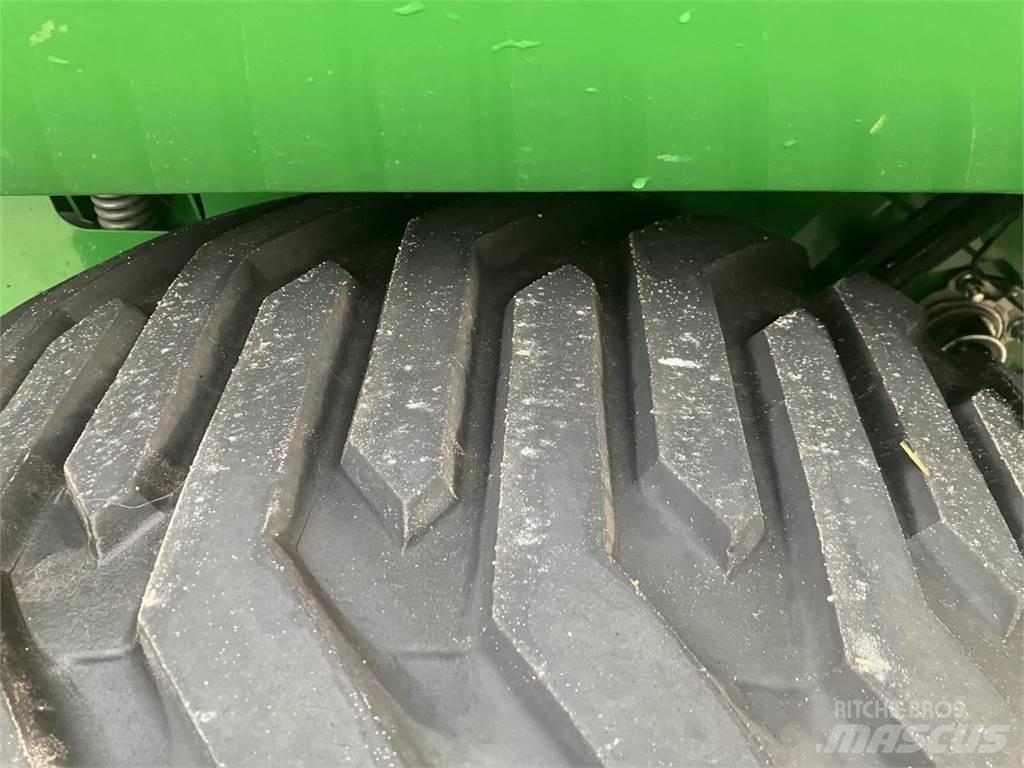 John Deere V461R Presse à balle ronde