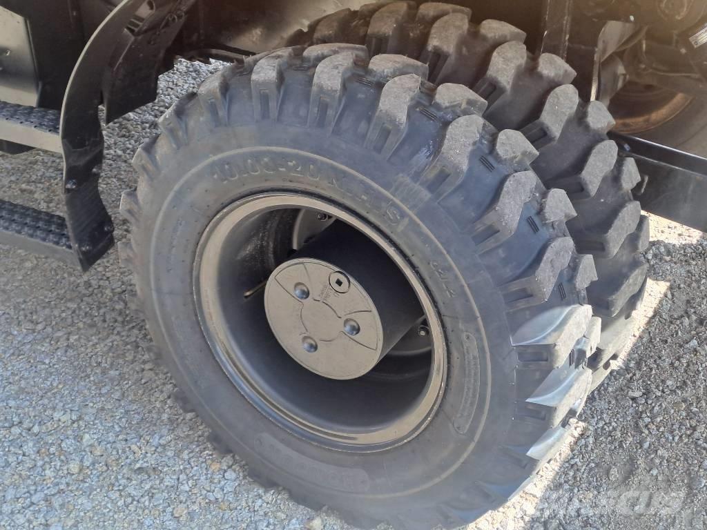 CAT M318F Pelle sur pneus