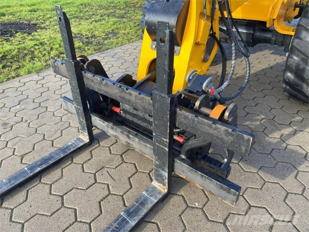 JCB TM 220 - 40 KM/H Télescopique agricole