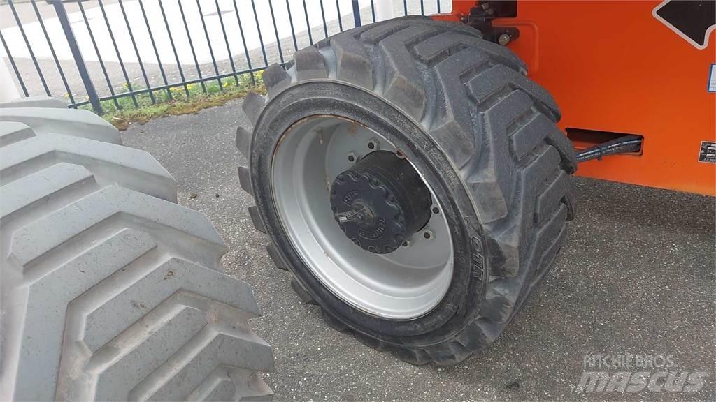 JLG 680SGW+ Nacelles télescopiques